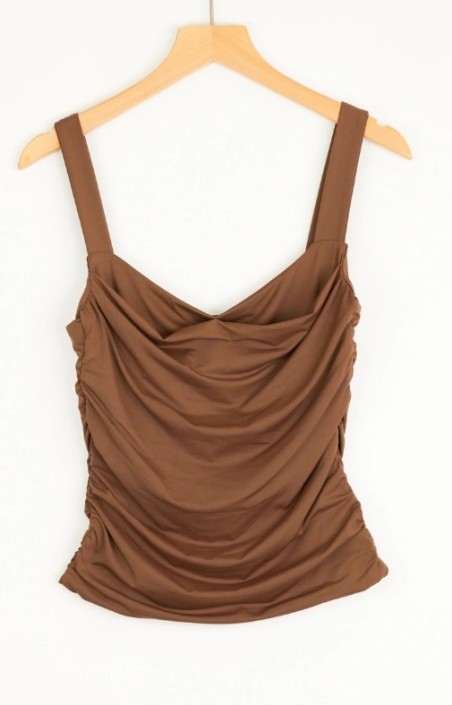 Top stretch froncé à larges bretelles