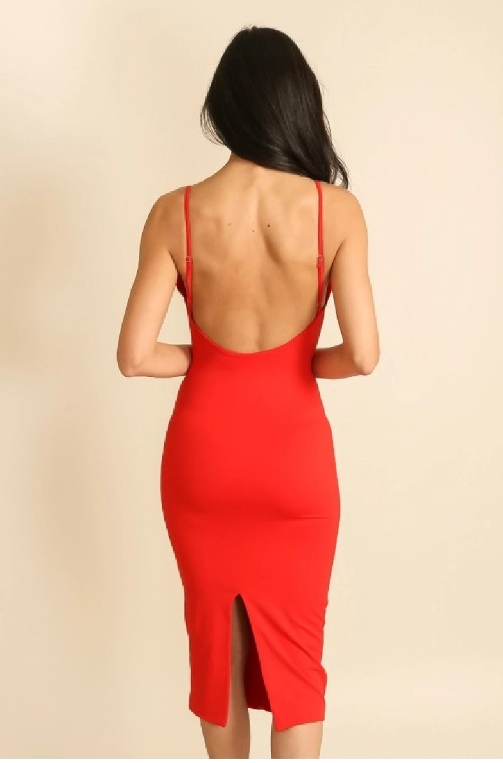 Robe longue ajustée à fines bretelles et dos échancré