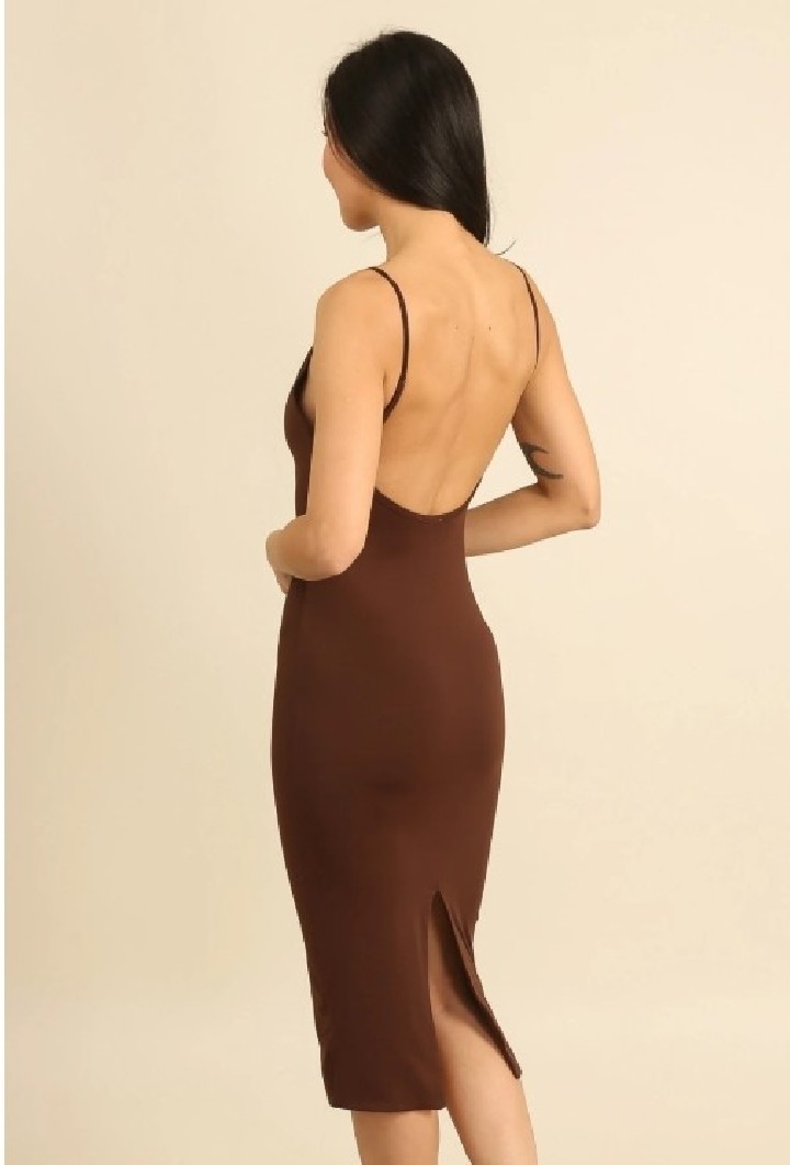 Robe longue ajustée à fines bretelles et dos échancré