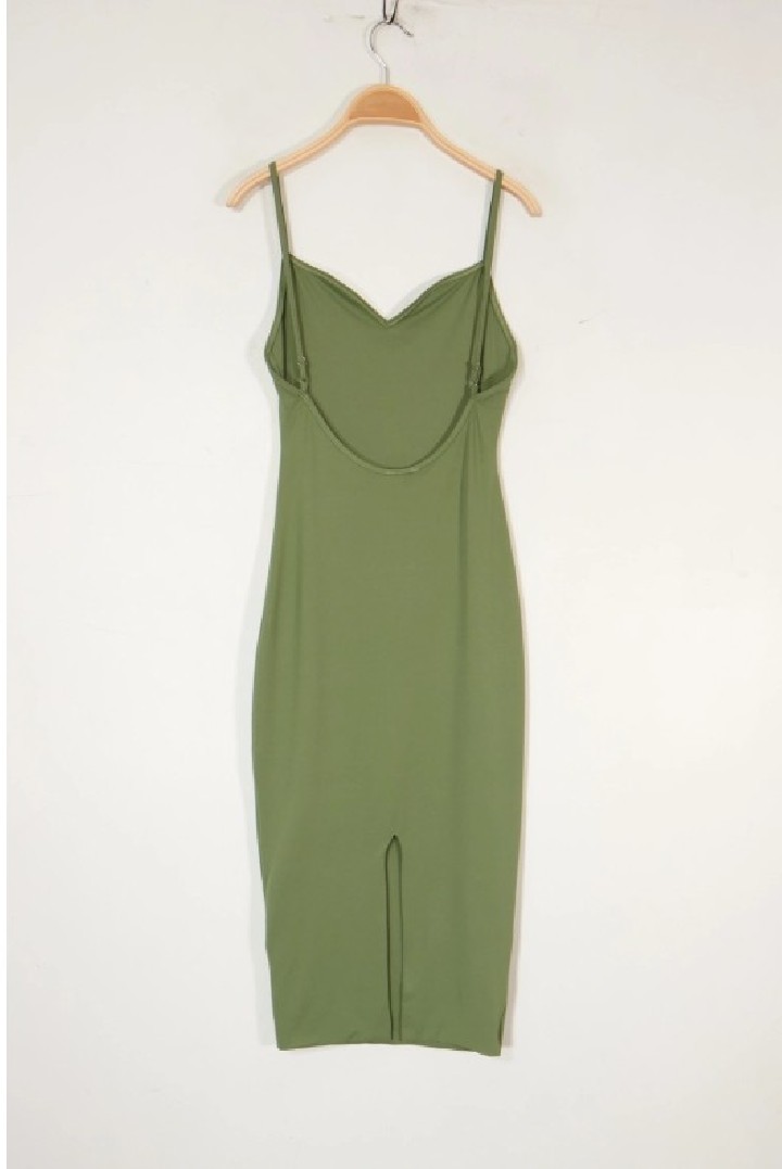 Robe longue ajustée à fines bretelles et dos échancré