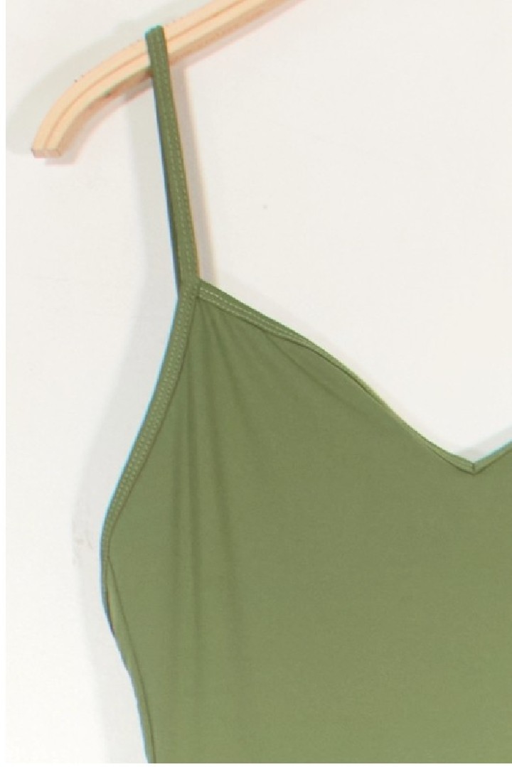 Robe longue ajustée à fines bretelles et dos échancré