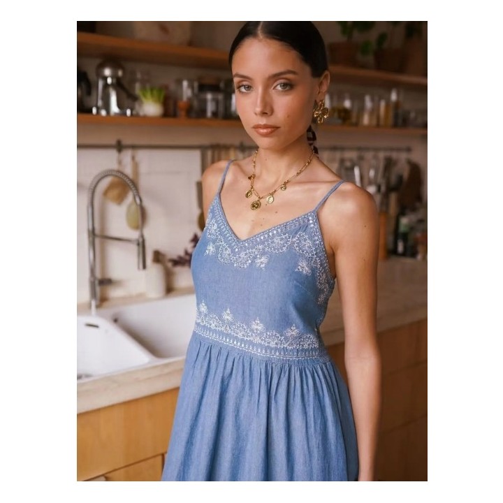Robe longue à bretelles brodée