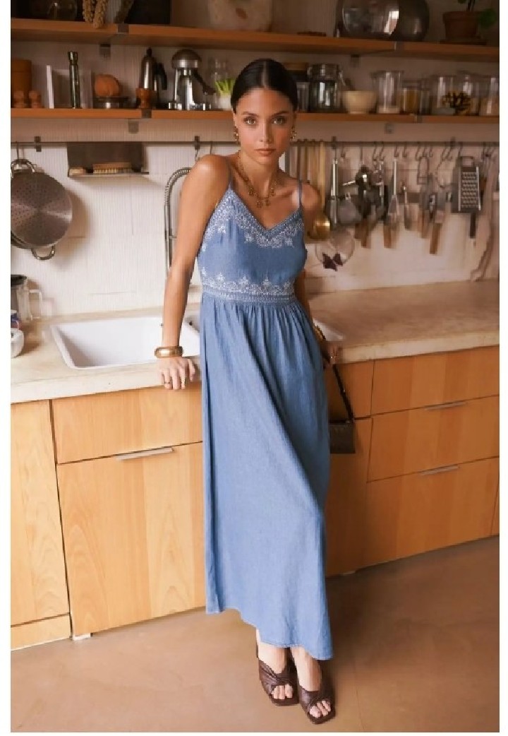 Robe longue à bretelles brodée