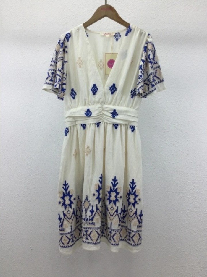 Robe courte avec détail brodé