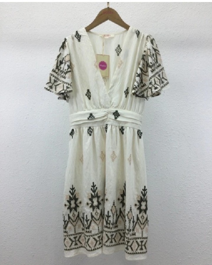 Robe courte avec détail brodé