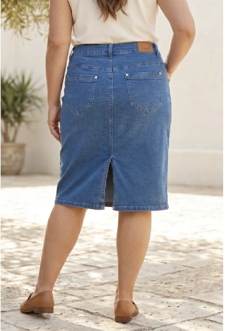 Jupe Courte en Jean – Grande Taille – 5 Boutons Élégants & Fente Arrière