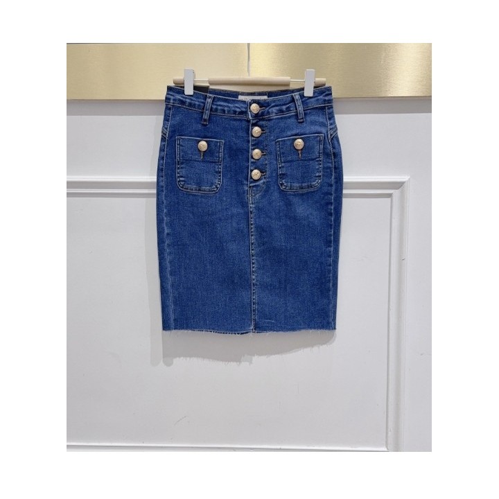 Jupe en jean stretch à boutons dorés