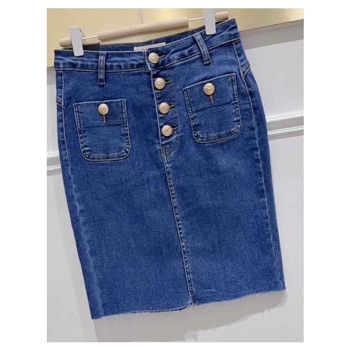 Jupe en jean stretch à boutons dorés